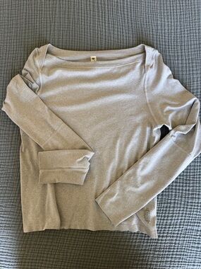 Women's Free Movement light blue/gray Long-Sleeve Top. Worn only 2-3 times. EUC!